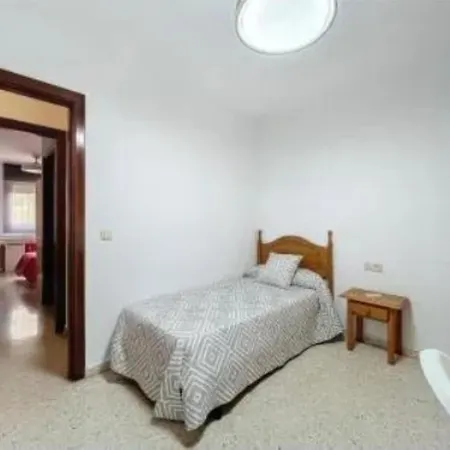 Charming 2-bedroom For Rent In Apartment *